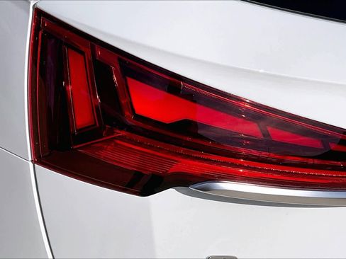 Used 2023 Audi Q5 Premium w/ Convenience Package image 27
