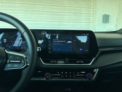 Used 2025 Chevrolet Equinox LT image 18