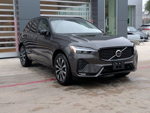 Used 2025 Volvo XC60 B5 Plus image 2