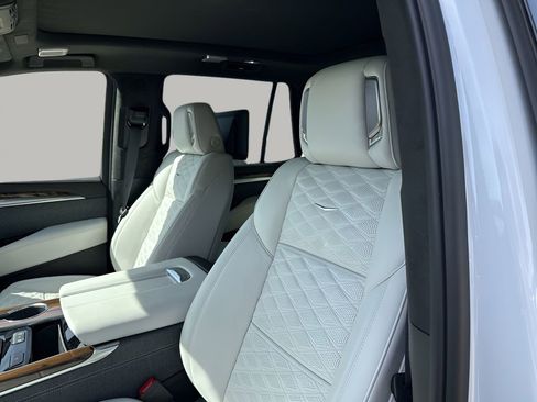 New 2026 Cadillac Escalade Platinum Sport w/ LPO, Floor Liner Package image 38