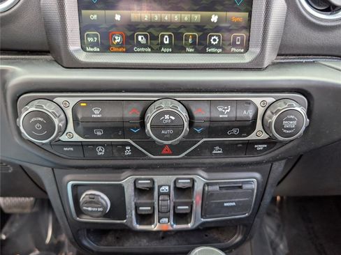 Used 2022 Jeep Gladiator Overland w/ Popular Equipment Package AWD/4WD image 25