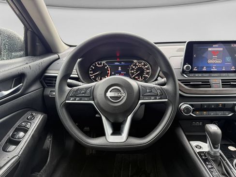 Used 2024 Nissan Altima 2.5 SV FWD image 14