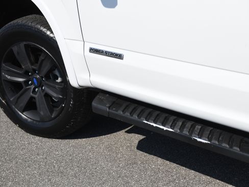 Used 2019 Ford F150 Lariat image 9