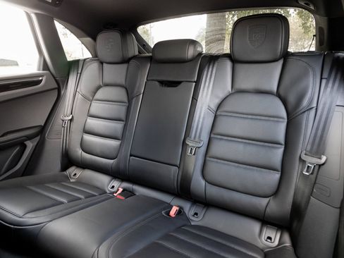 Certified 2026 Porsche Macan AWD/4WD image 29