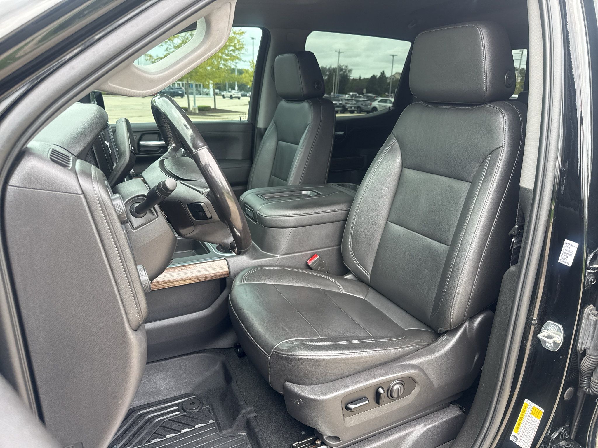 Used 2020 Chevrolet Silverado 1500 LT Trail Boss w/ Midnight Edition AWD/4WD image 14