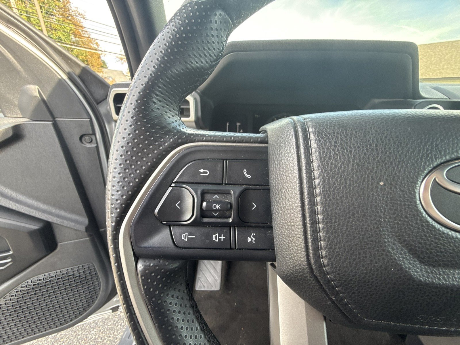 Used 2025 Toyota 4Runner SR5 AWD/4WD image 21
