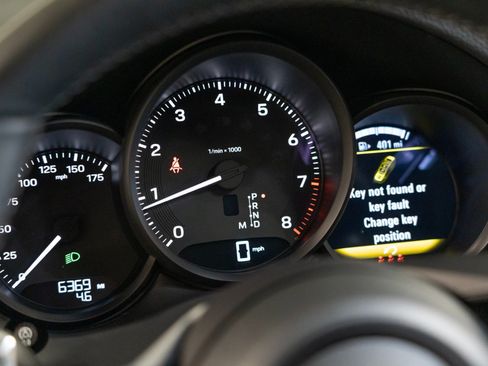 Certified 2026 Porsche Macan AWD/4WD image 19