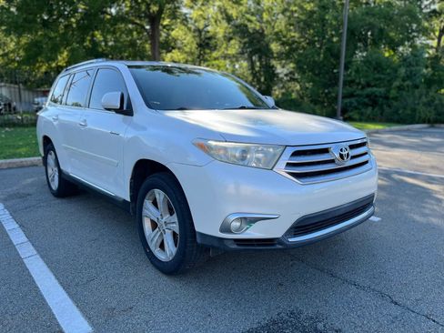 Used 2012 Toyota Highlander Limited w/ Tow Pkg AWD/4WD image 9