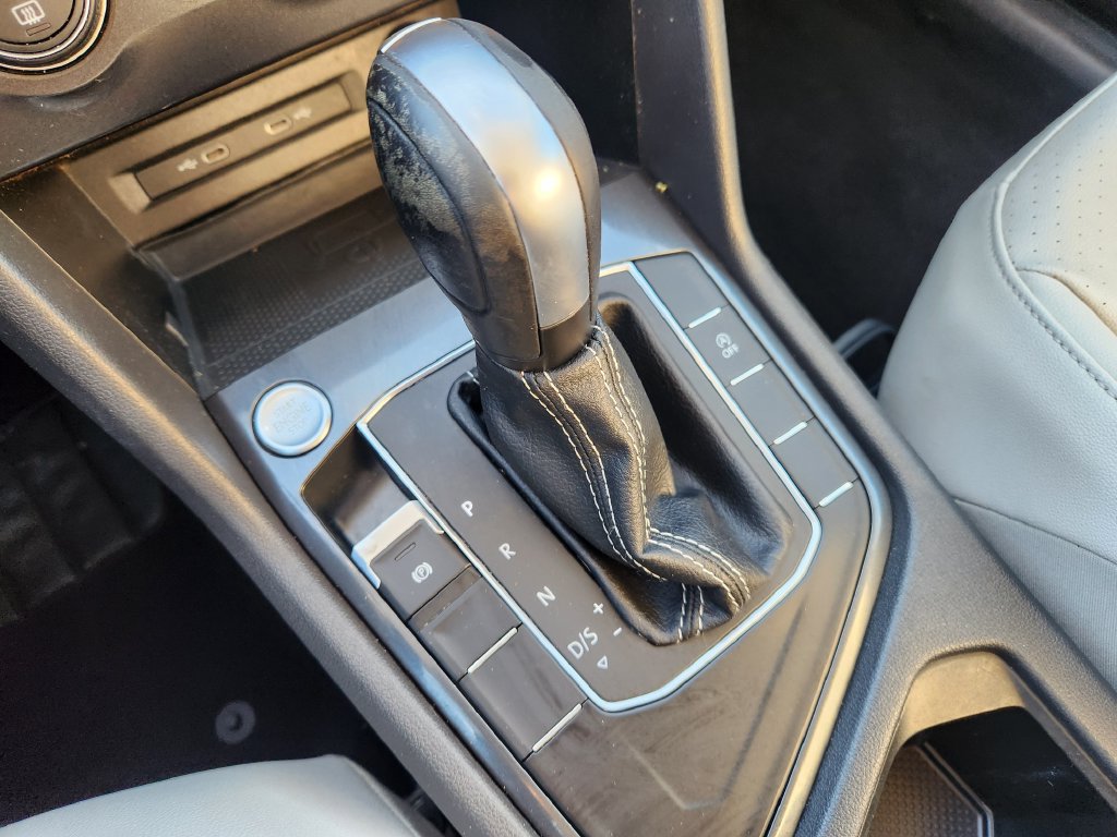 Used 2021 Volkswagen Tiguan SE w/ Panoramic Sunroof Package FWD image 14