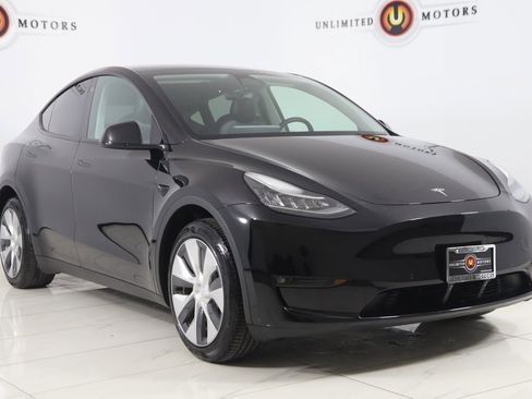 Used 2022 Tesla Model Y Long Range image 22