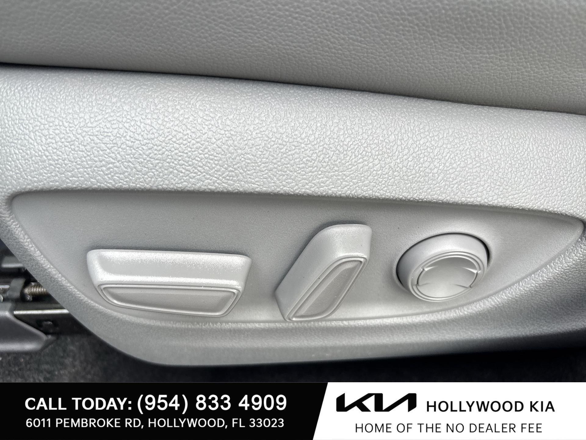 Used 2024 Toyota Highlander XLE FWD image 14