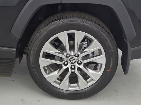 Used 2025 Toyota RAV4 Limited image 34