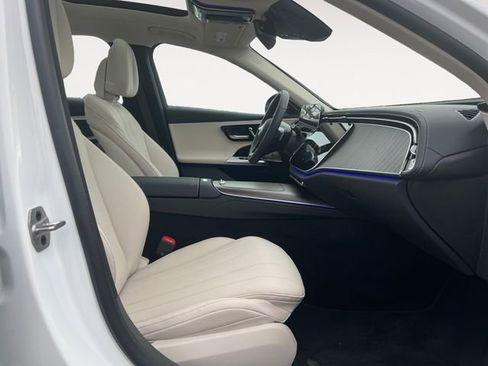 Used 2024 Mercedes-Benz E 350 4MATIC Sedan image 15