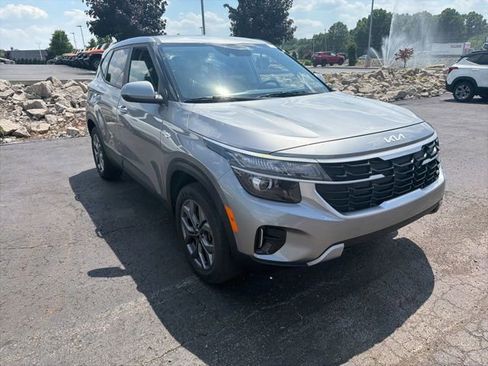 Used 2024 Kia Seltos LX AWD/4WD image 3