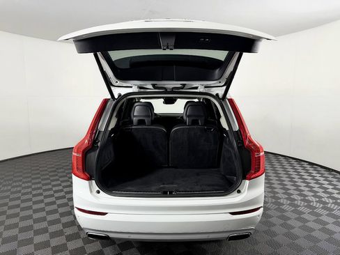 Used 2018 Volvo XC90 T6 Momentum w/ Momentum Plus Package AWD/4WD image 13