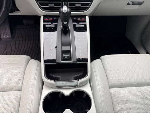 Certified 2024 Porsche Macan Turbo AWD/4WD image 30