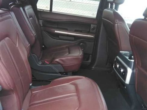 Used 2024 Ford Expedition Limited AWD/4WD image 2