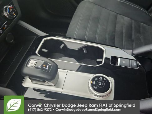 Used 2025 Mitsubishi Outlander SE FWD image 27