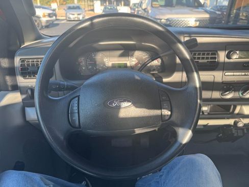 Used 2006 Ford F350 2WD Regular Cab DRW Super Duty image 11