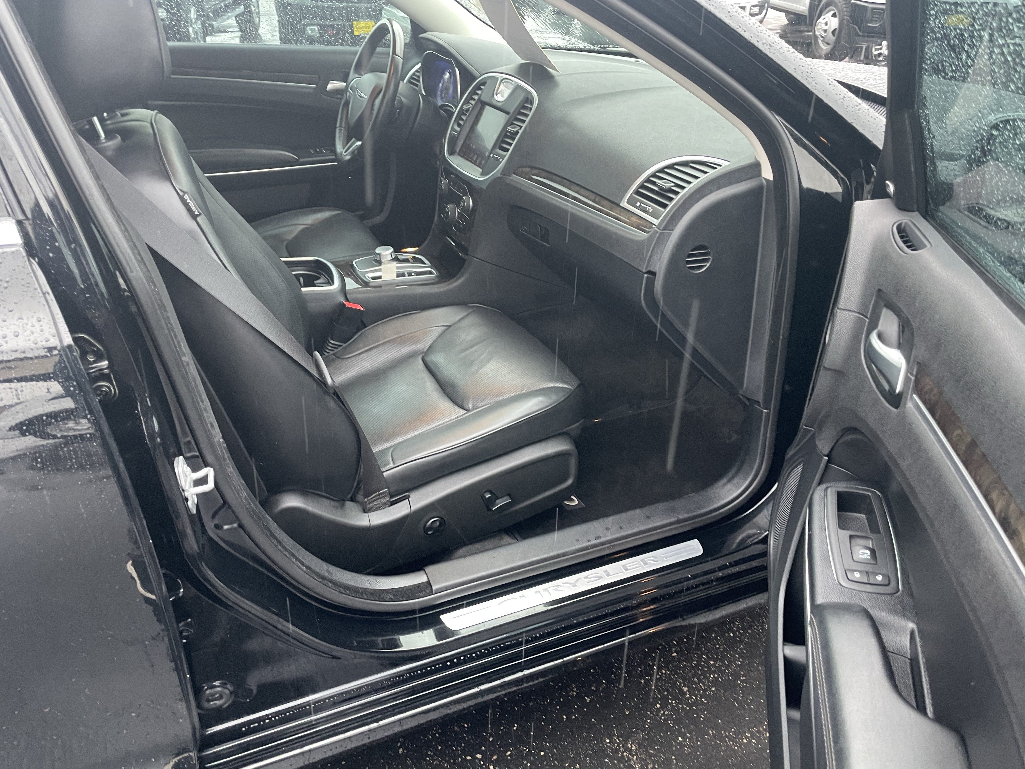 Used 2016 Chrysler 300 C AWD/4WD image 28