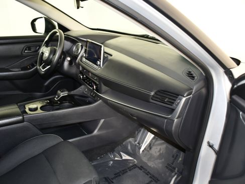 Used 2024 Nissan Rogue S AWD/4WD image 39