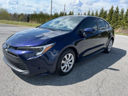 Used 2023 Toyota Corolla LE FWD image 7