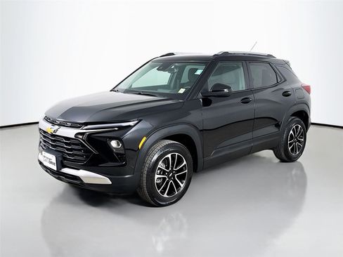 Used 2025 Chevrolet TrailBlazer LT w/ Convenience Package AWD/4WD image 5