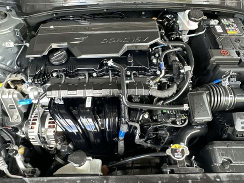 Used 2026 Hyundai Elantra SE FWD image 12