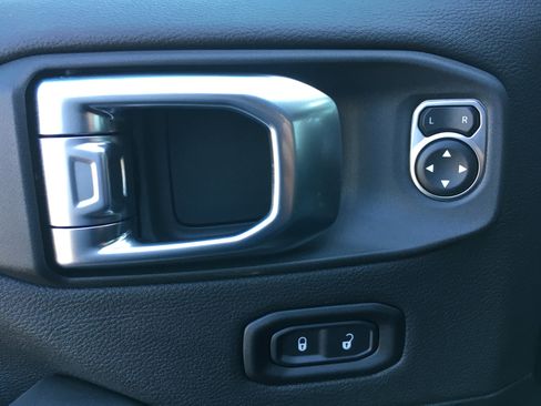 New 2026 Jeep Wrangler Sahara AWD/4WD image 15