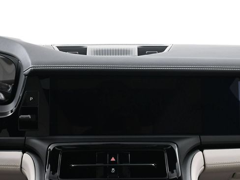 Used 2026 Porsche Panamera image 11