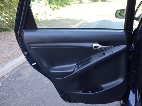 Used 2009 Toyota Matrix FWD image 24