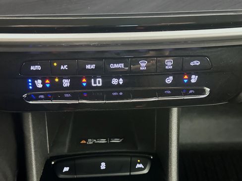 Used 2023 Chevrolet Bolt EUV LT w/ Convenience Package FWD image 24