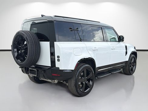 New 2026 Land Rover Defender 110 X-Dynamic SE AWD/4WD image 5