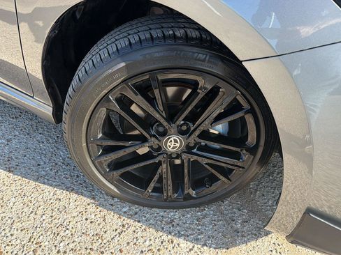 Used 2025 Toyota Camry SE AWD/4WD image 9