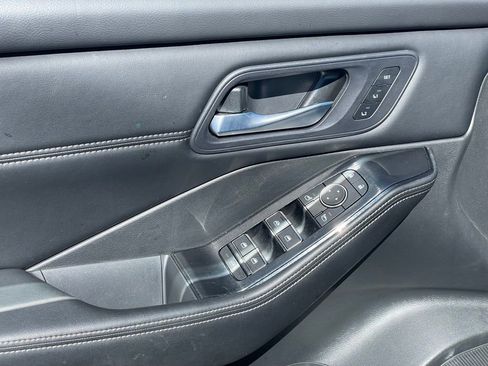 Certified 2024 Nissan Rogue SL w/ SL Premium Package image 15