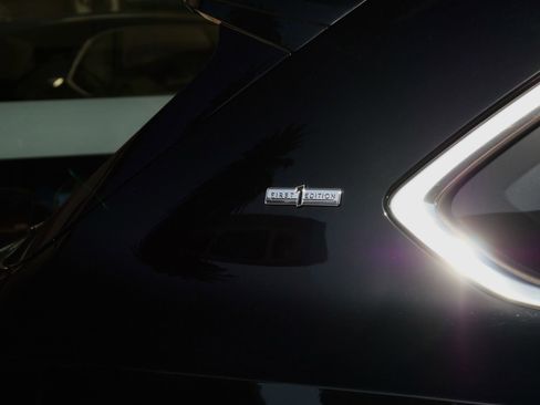 Used 2023 Bentley Bentayga Extended Wheelbase image 9