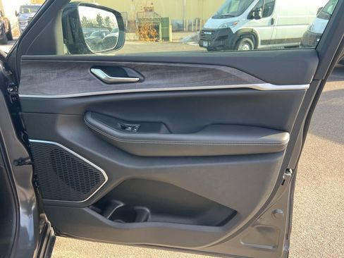 New 2026 Jeep Grand Cherokee Limited image 10