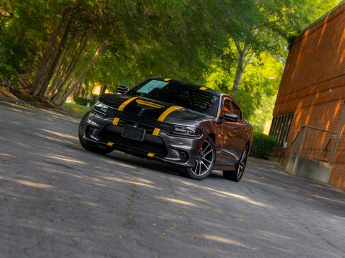 Used 2020 Dodge Charger R/T w/ Plus Group RWD image 23