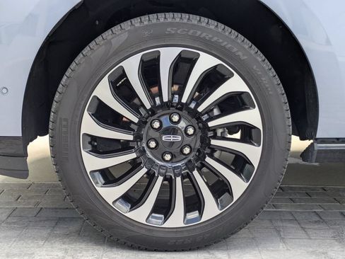 Used 2024 Lincoln Navigator Black Label AWD/4WD image 10
