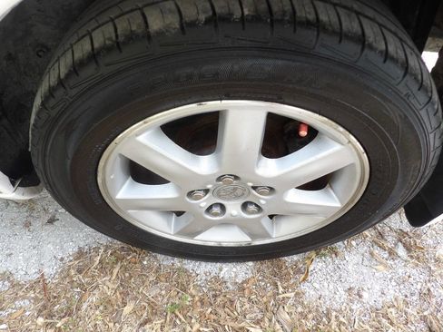 Used 2002 Toyota Avalon XLS image 16