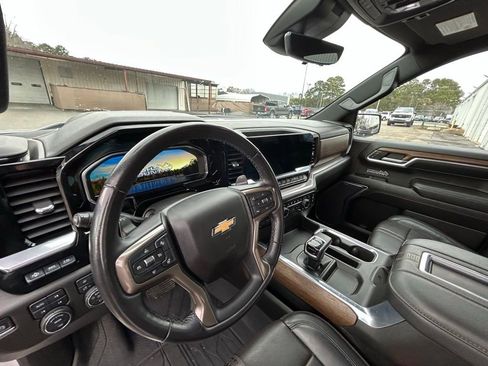 Used 2022 Chevrolet Silverado 1500 High Country w/ High Country Premium Package image 2