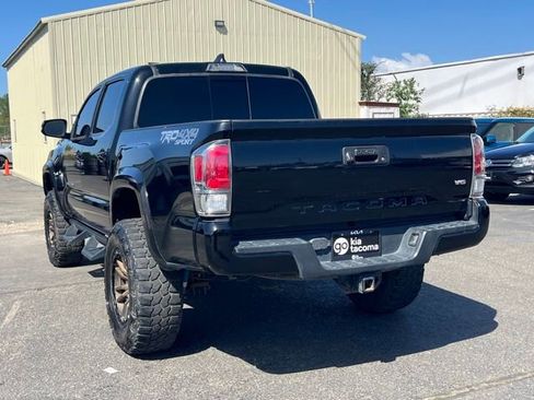 Used 2020 Toyota Tacoma TRD Sport AWD/4WD image 9