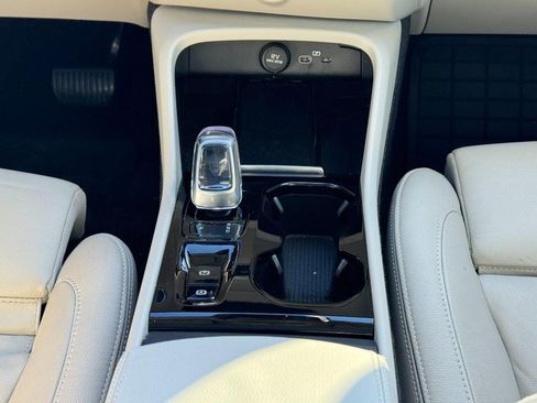 Certified 2023 Volvo XC40 B5 Plus w/ Protection Package Premier image 15