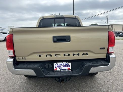 Used 2017 Toyota Tacoma SR5 w/ Tow Package image 6