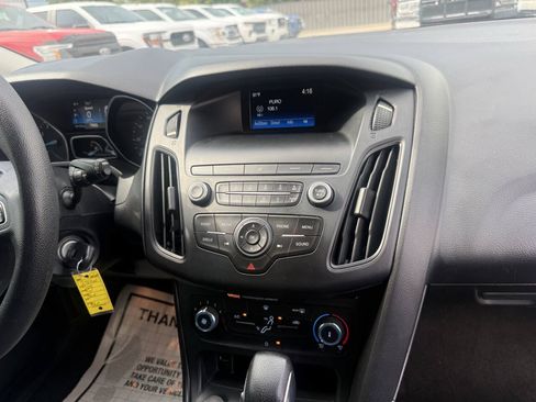 Used 2018 Ford Focus SE FWD image 22