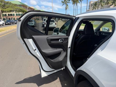 Used 2023 Volvo XC40 B4 Plus w/ Driver Assist Package FWD image 11