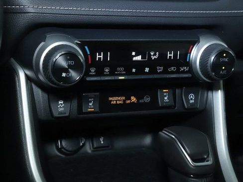 Used 2021 Toyota RAV4 XLE Premium image 29