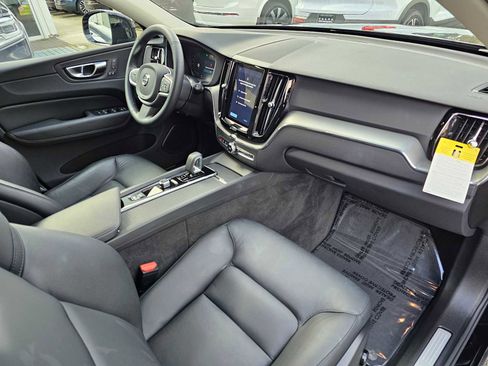 Used 2025 Volvo XC60 B5 Core w/ Climate Package image 11