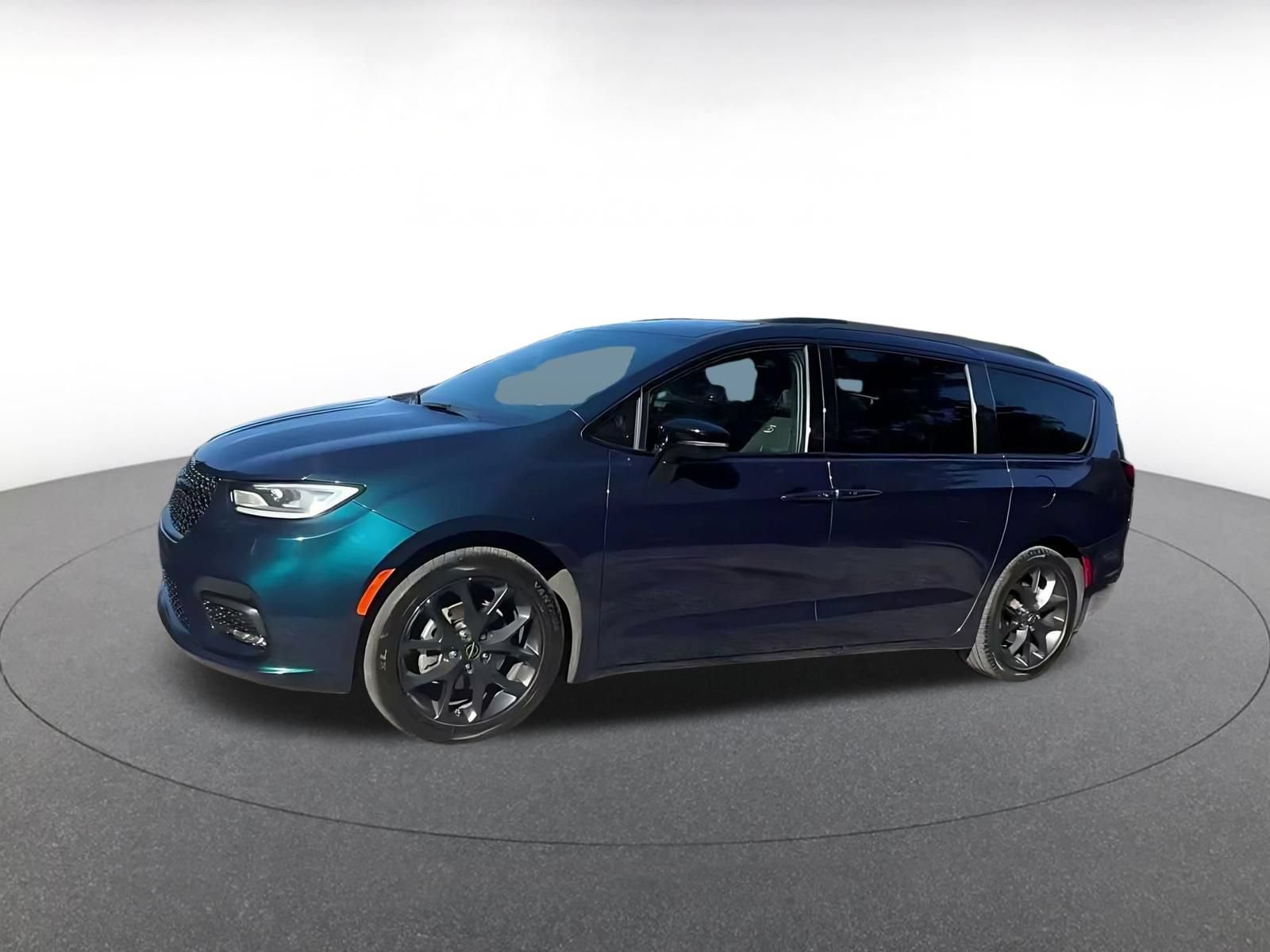 Used 2025 Chrysler Pacifica Limited FWD image 7