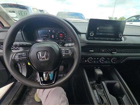 Used 2025 Honda Accord SE image 11